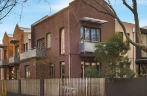 Investor Wins Elwood Apartment