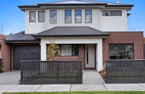 Amazing Townhouse Neatly Nestled in Newport