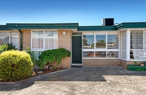 Light filled villa unit in Brunswick West