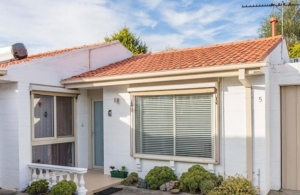 Cosy 2 Bedroom Unit in Bentleigh