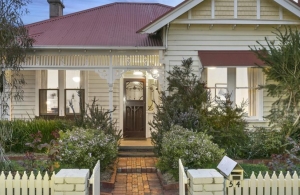 Ecstatic Home Buyers Win Edwardian Home in Rippleside