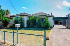 Ample Sized Block and Home in Albion