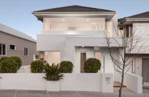 Modern Townhouse in Essendon