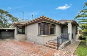 Off-Market  in Lalor